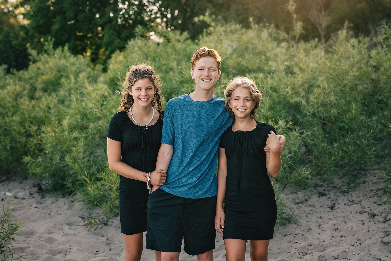 outdoor sibling photoshoot