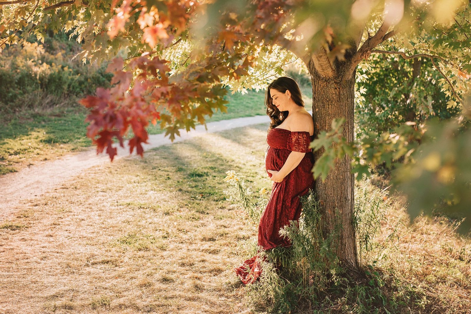 outdoor maternity image red dress