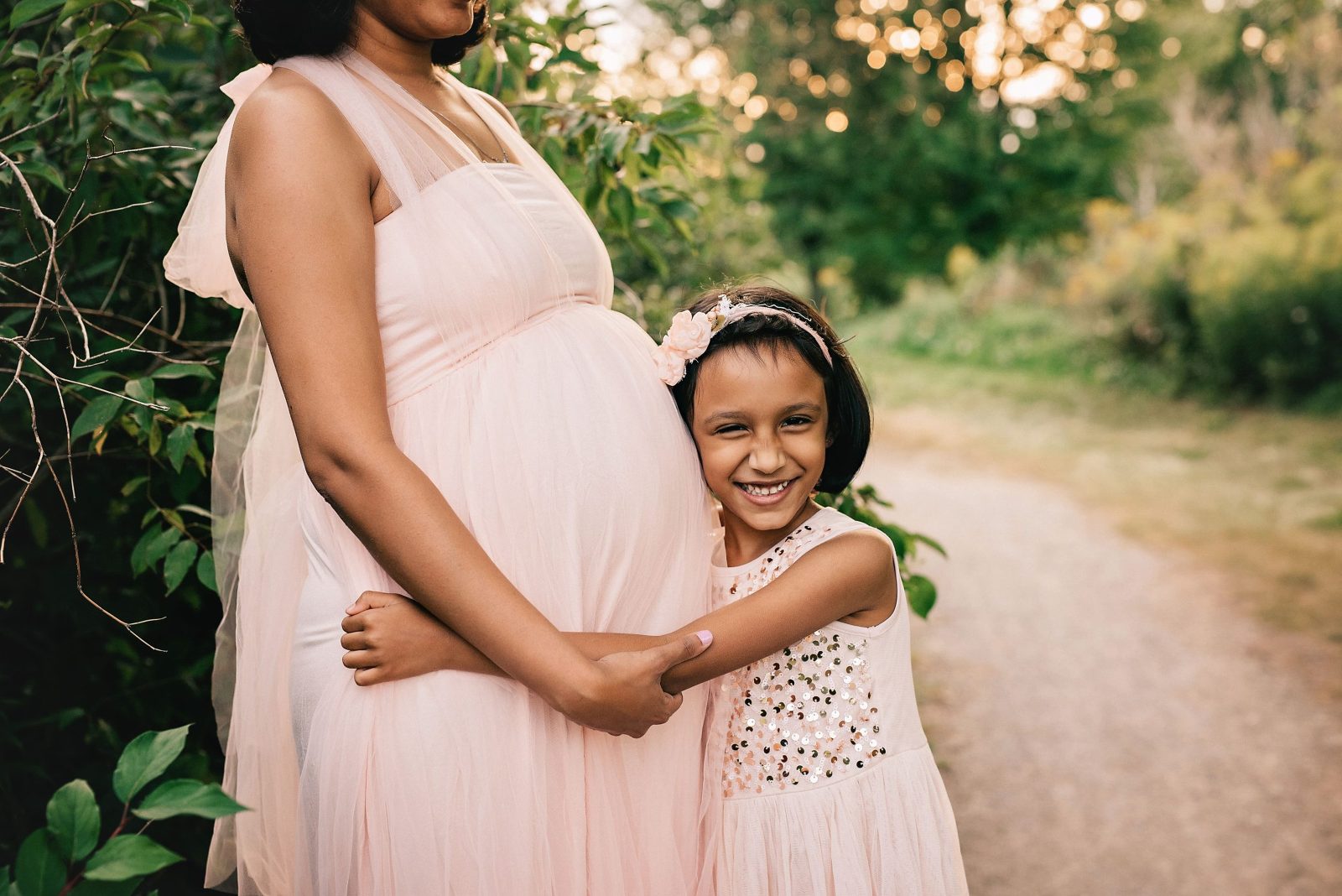 outdoor maternity image peach dress